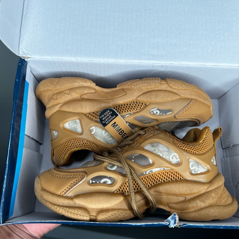 10.5 US // Euro 27
